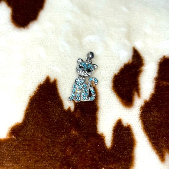Jewelry - Super Cute Cat Pendant